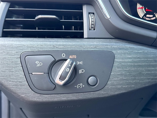 Vehicle image 28 of 29