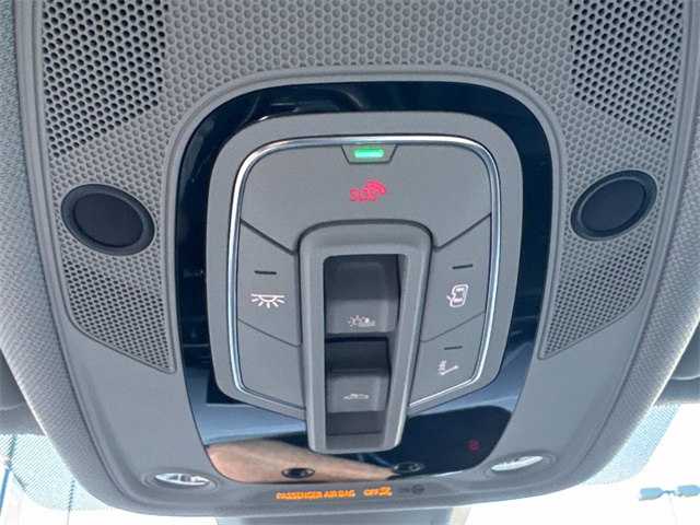 Vehicle image 25 of 29
