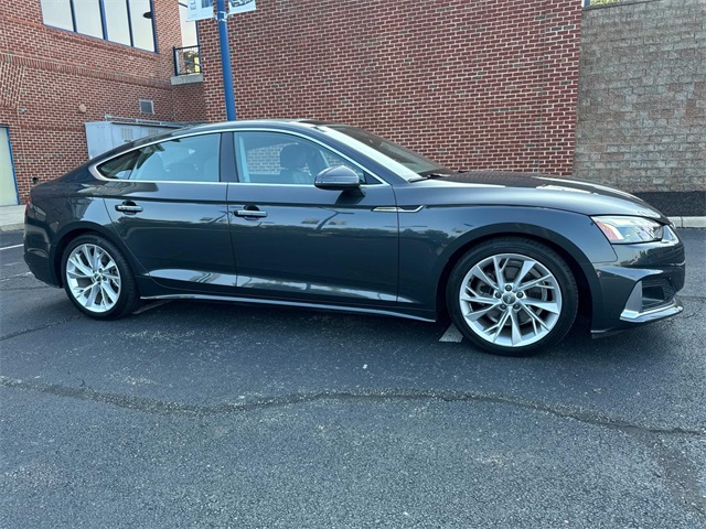 Vehicle image 4 of 29