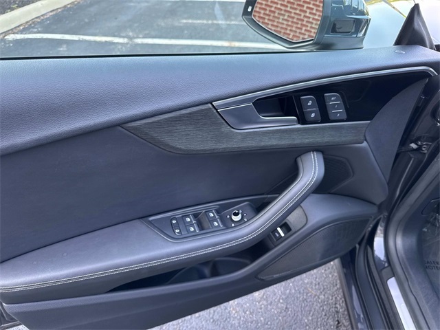 Vehicle image 20 of 29