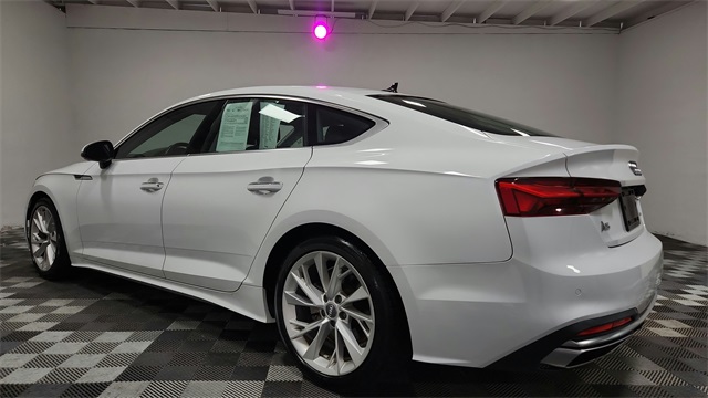 Vehicle image 9 of 26