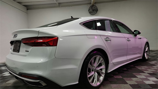 Vehicle image 7 of 26