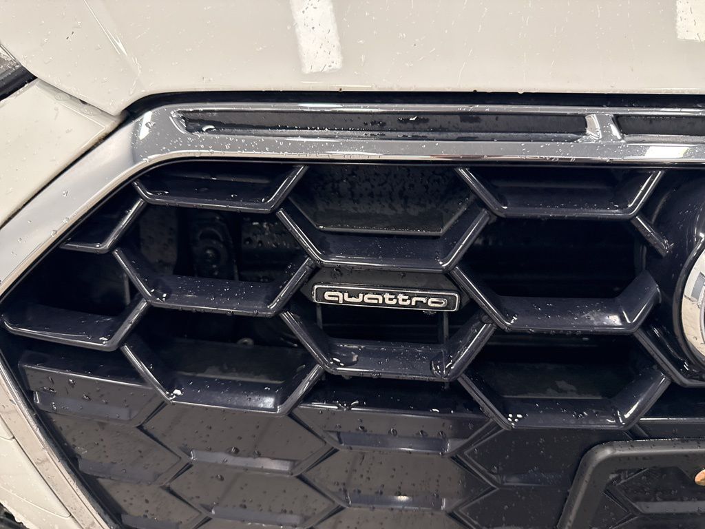 Vehicle image 11 of 27