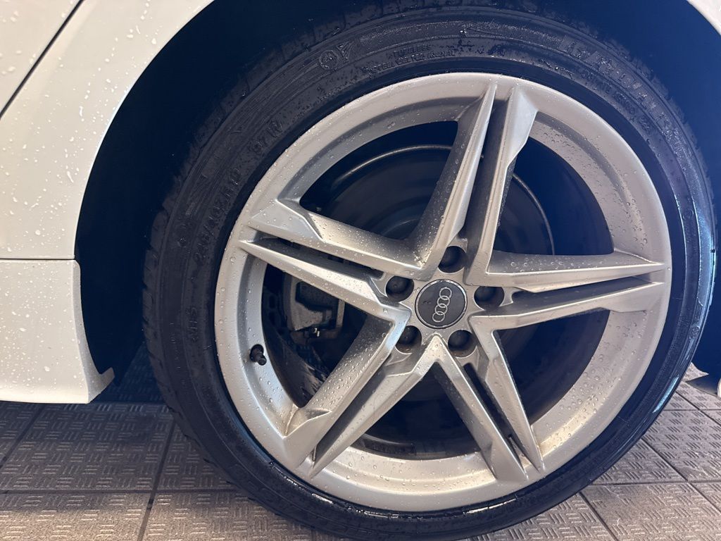 Vehicle image 8 of 27