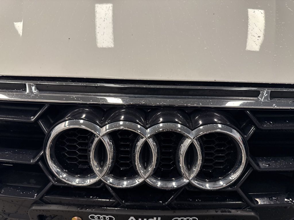 Vehicle image 21 of 27