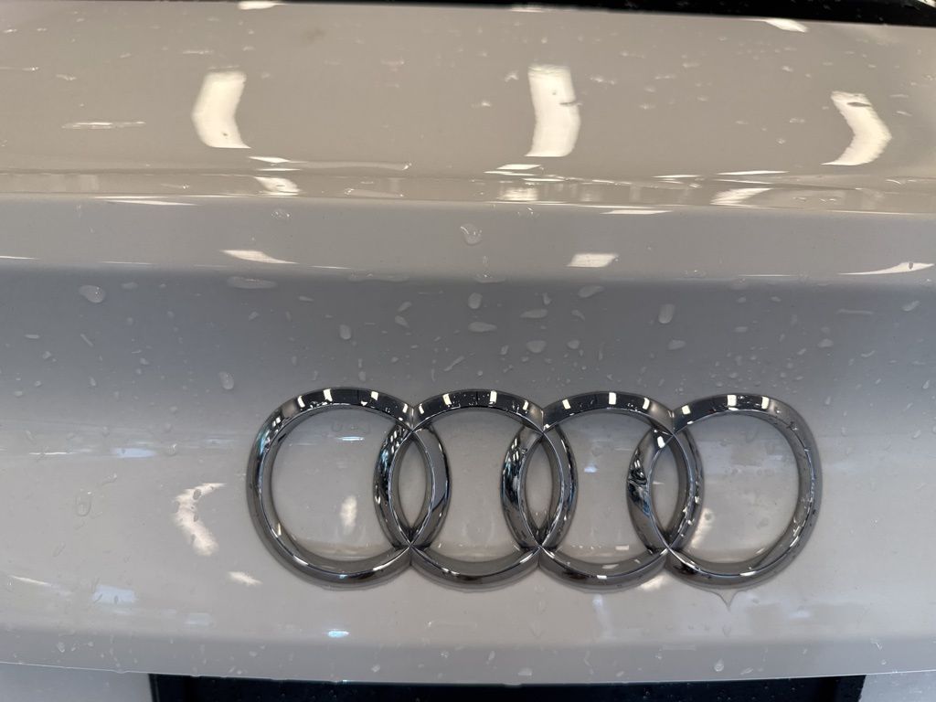 Vehicle image 25 of 27