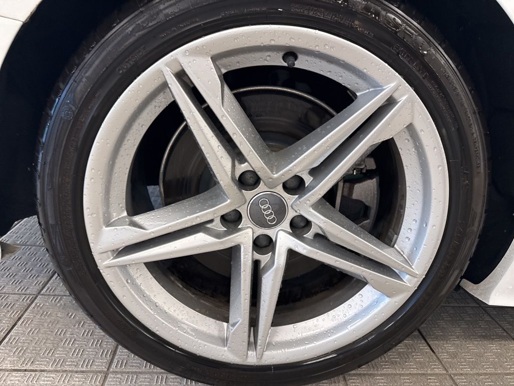 Vehicle image 10 of 27