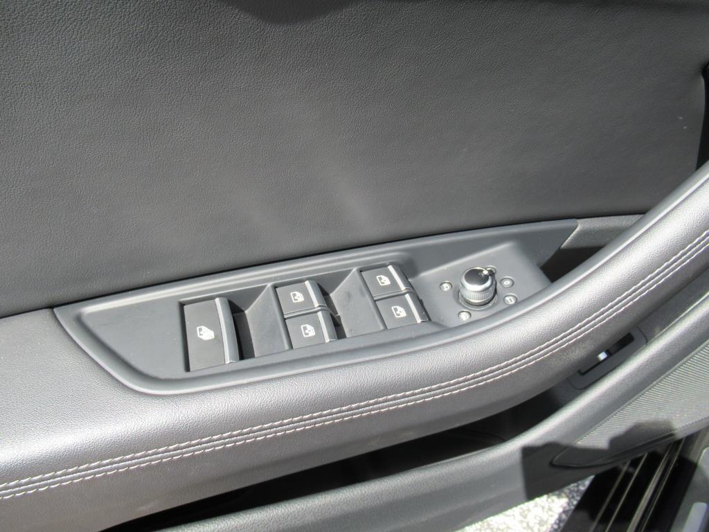 Vehicle image 17 of 31