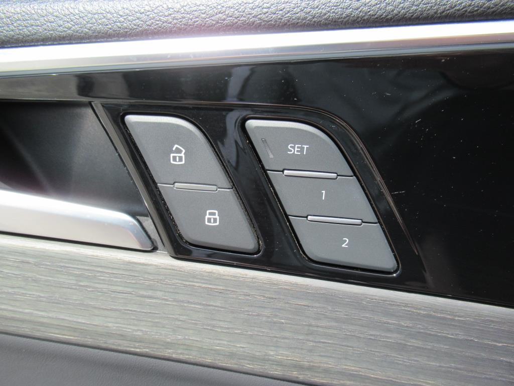Vehicle image 16 of 31