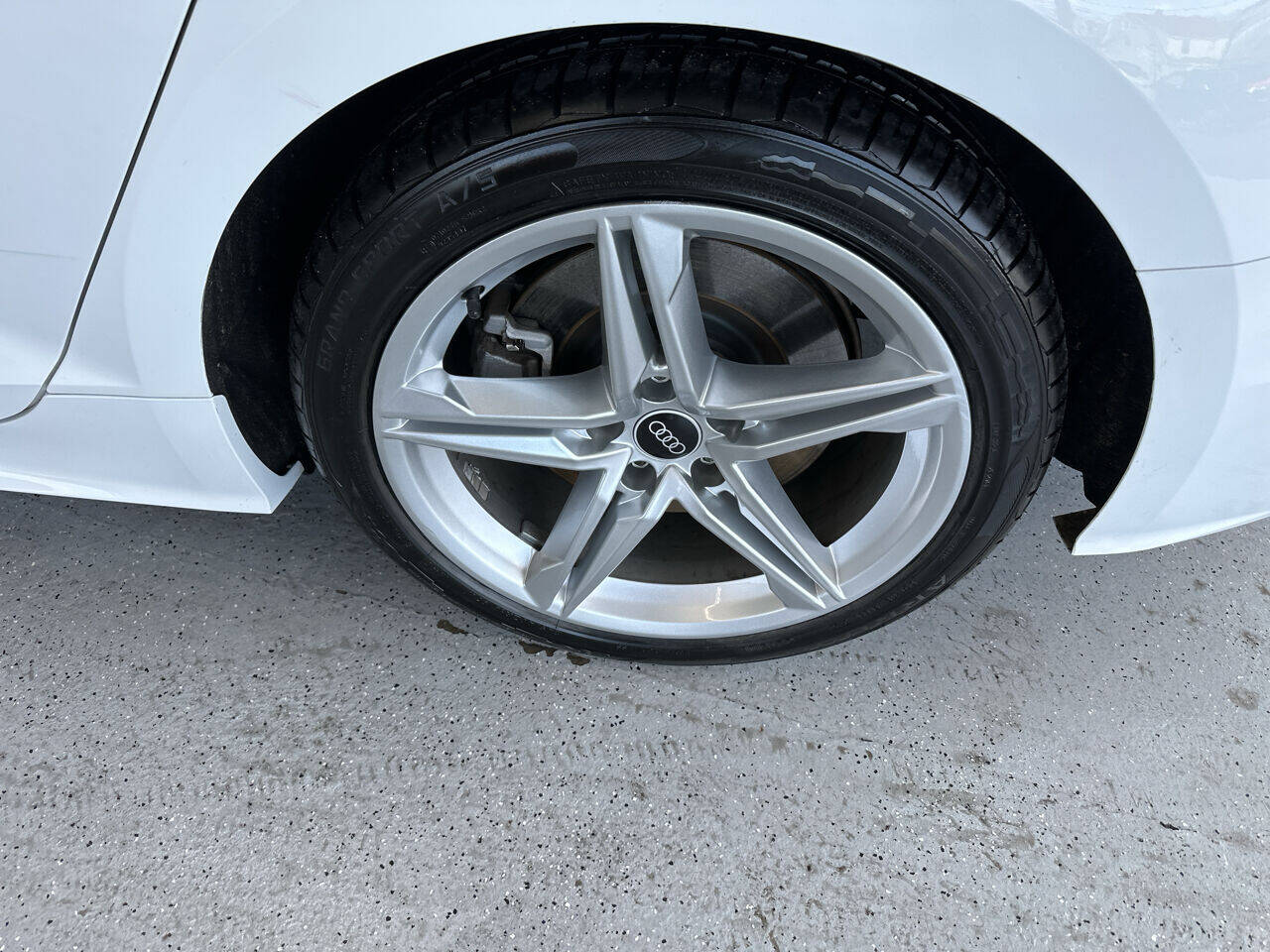 Vehicle image 7 of 16