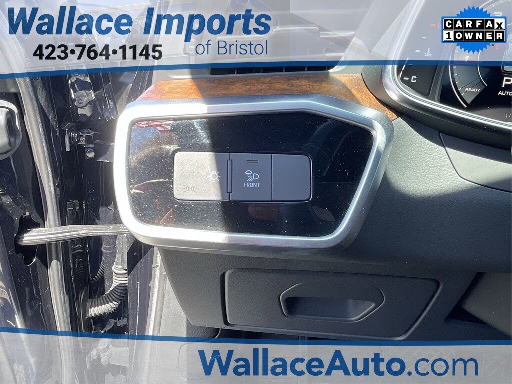 Vehicle image 19 of 40