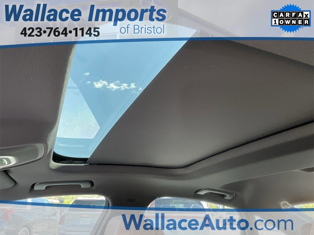 Vehicle image 10 of 40