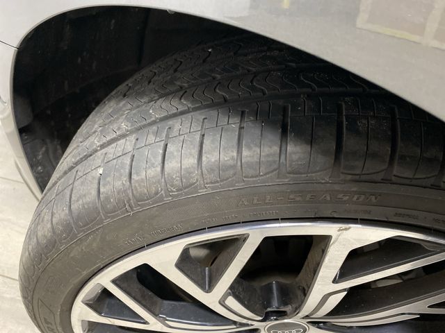Vehicle image 41 of 44