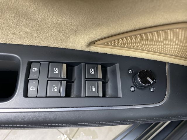 Vehicle image 34 of 44