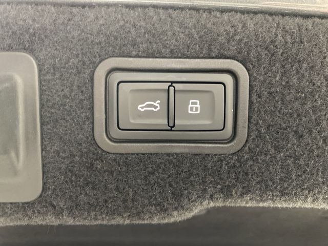 Vehicle image 20 of 44