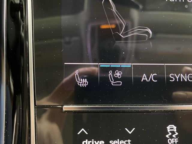 Vehicle image 14 of 44