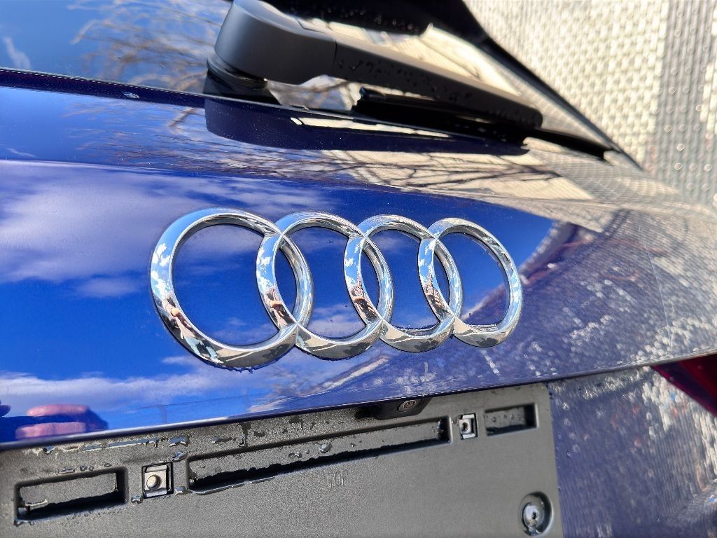 Vehicle image 10 of 37