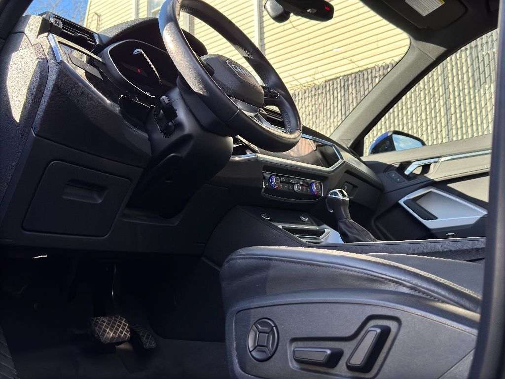 Vehicle image 22 of 37
