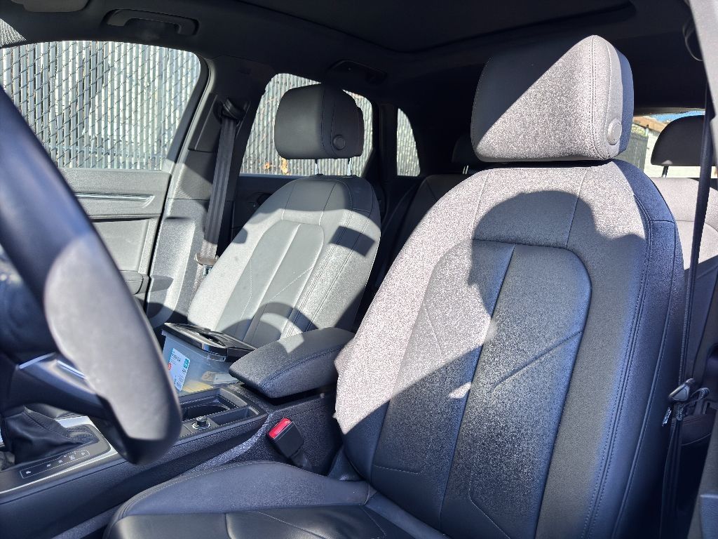 Vehicle image 23 of 37