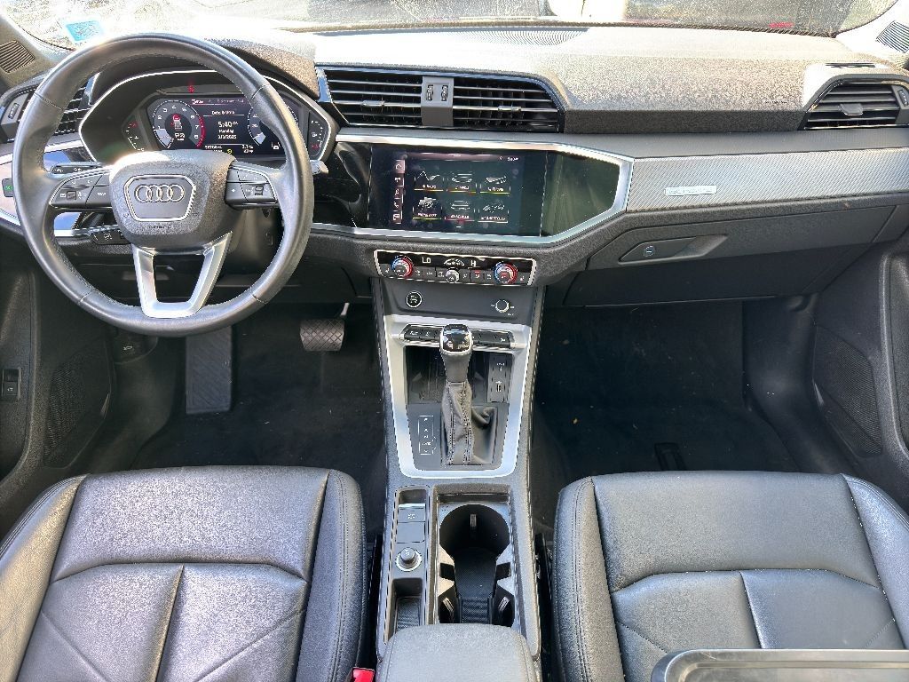 Vehicle image 32 of 37