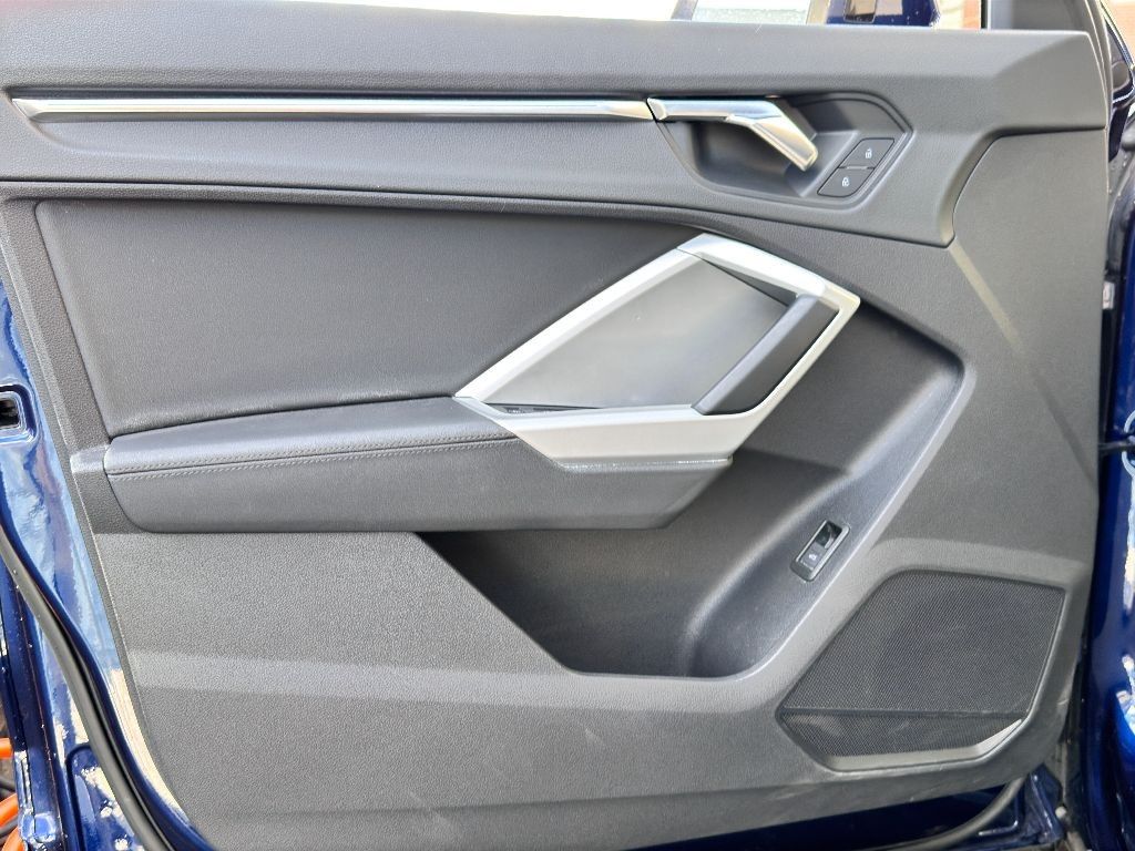 Vehicle image 20 of 37