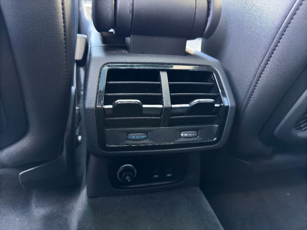Vehicle image 34 of 37