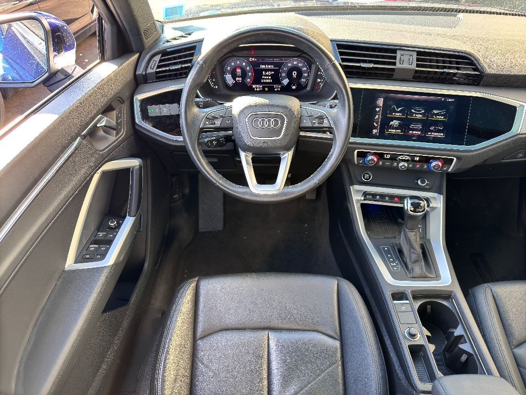 Vehicle image 31 of 37