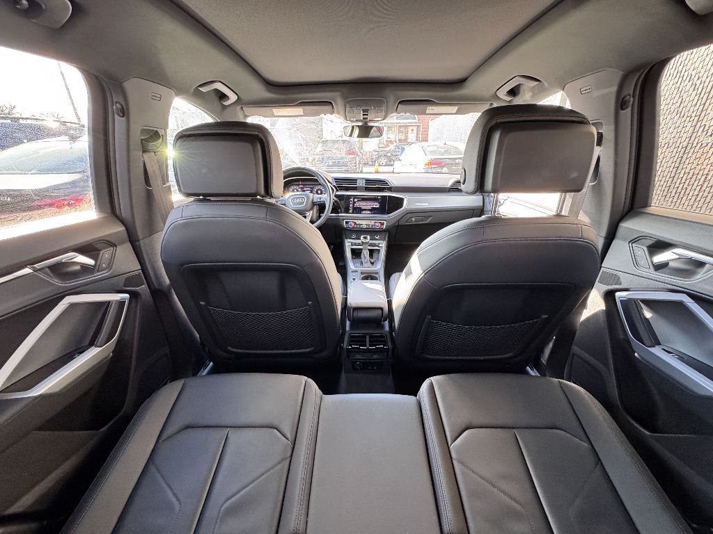 Vehicle image 13 of 37