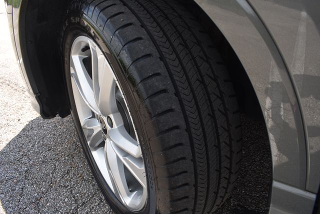 Vehicle image 37 of 40
