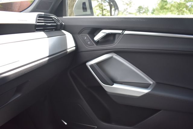 Vehicle image 36 of 40