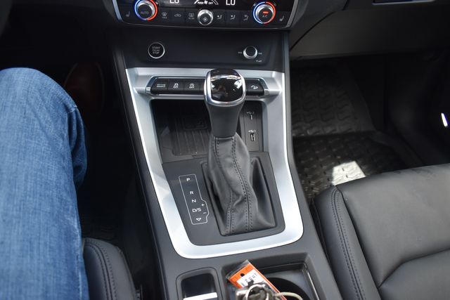 Vehicle image 35 of 40