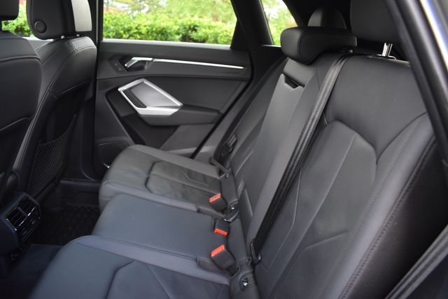 Vehicle image 23 of 40