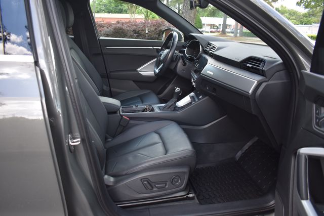 Vehicle image 19 of 40