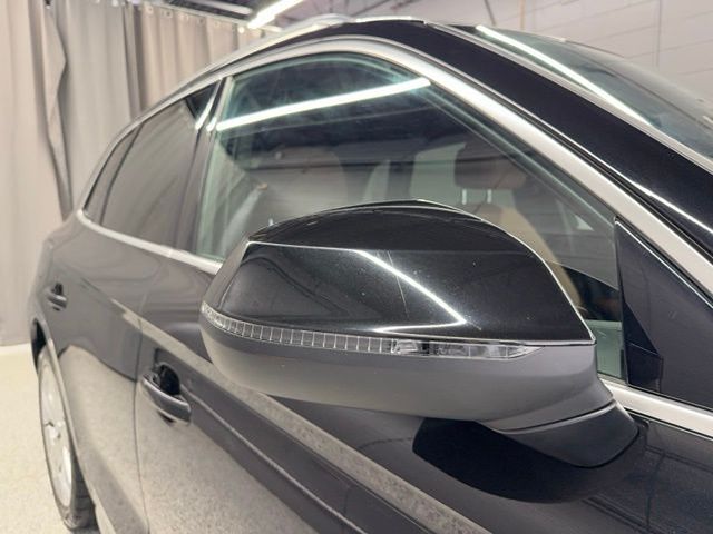 Vehicle image 20 of 58