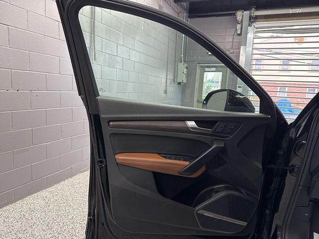 Vehicle image 25 of 58
