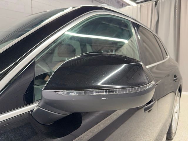 Vehicle image 21 of 58