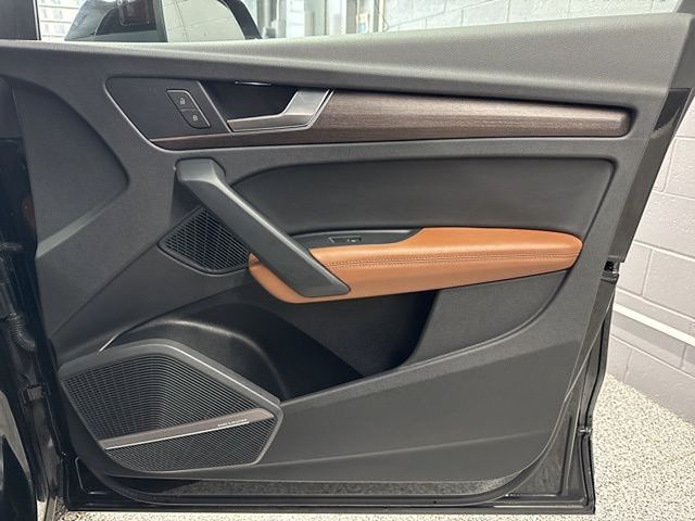 Vehicle image 36 of 58