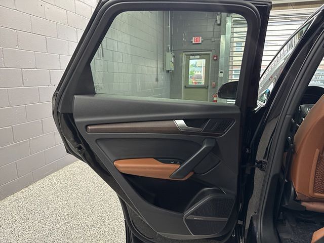 Vehicle image 29 of 58