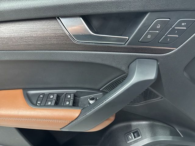 Vehicle image 27 of 58