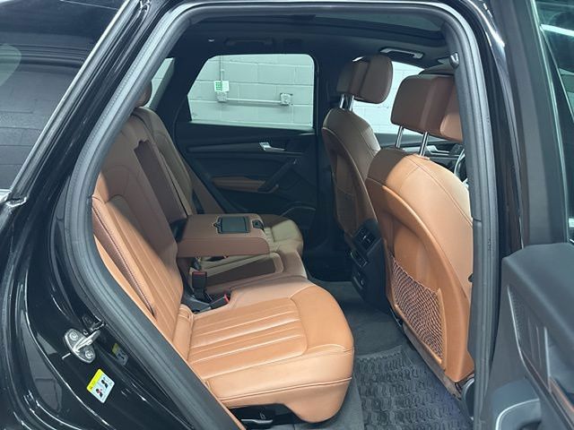 Vehicle image 34 of 58