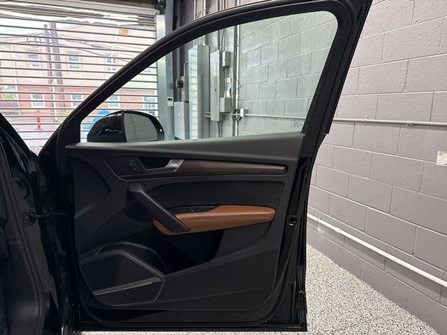 Vehicle image 35 of 58
