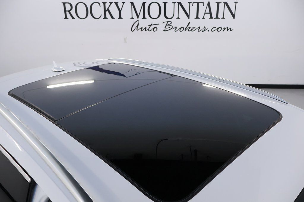 Vehicle image 38 of 43