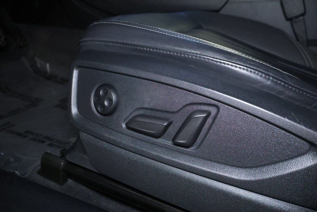 Vehicle image 40 of 43