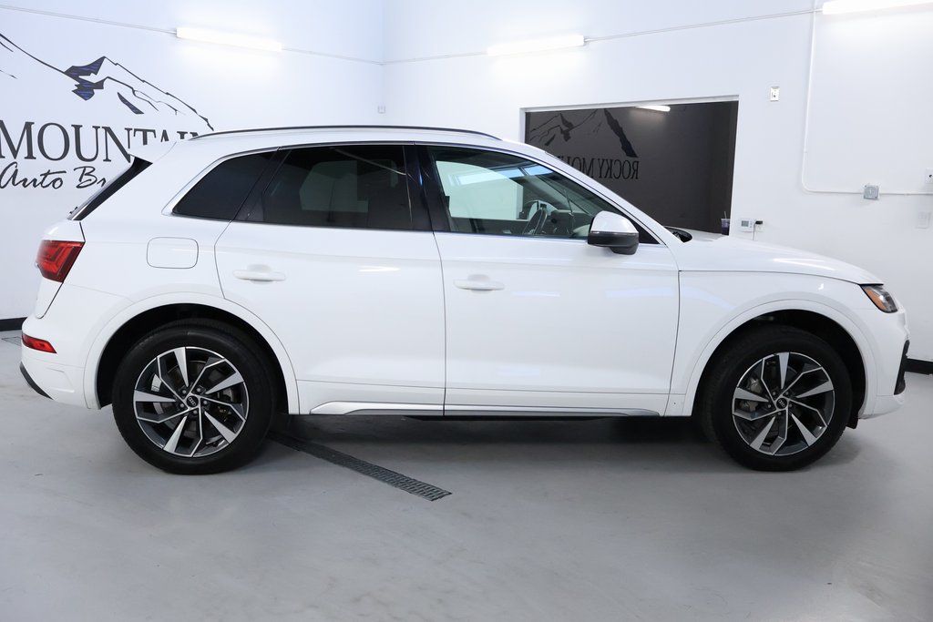Vehicle image 4 of 43