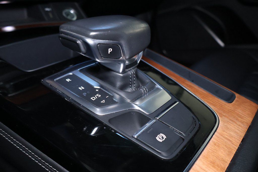 Vehicle image 22 of 43