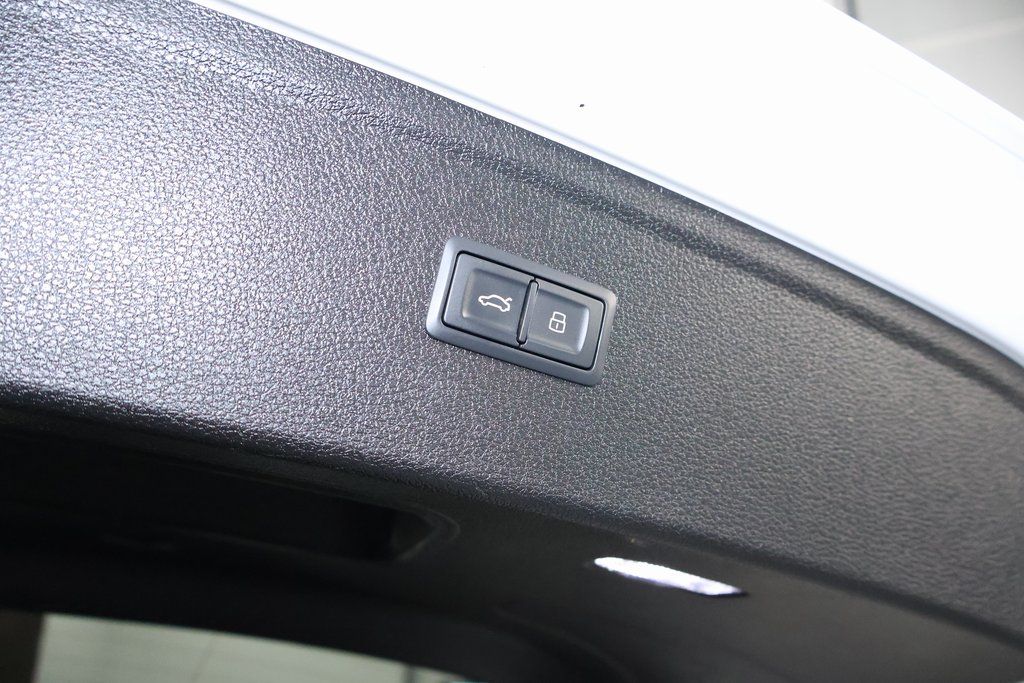 Vehicle image 30 of 43