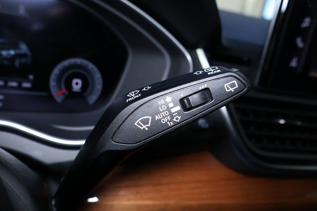 Vehicle image 29 of 43
