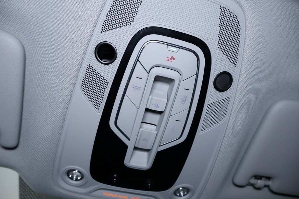 Vehicle image 32 of 43