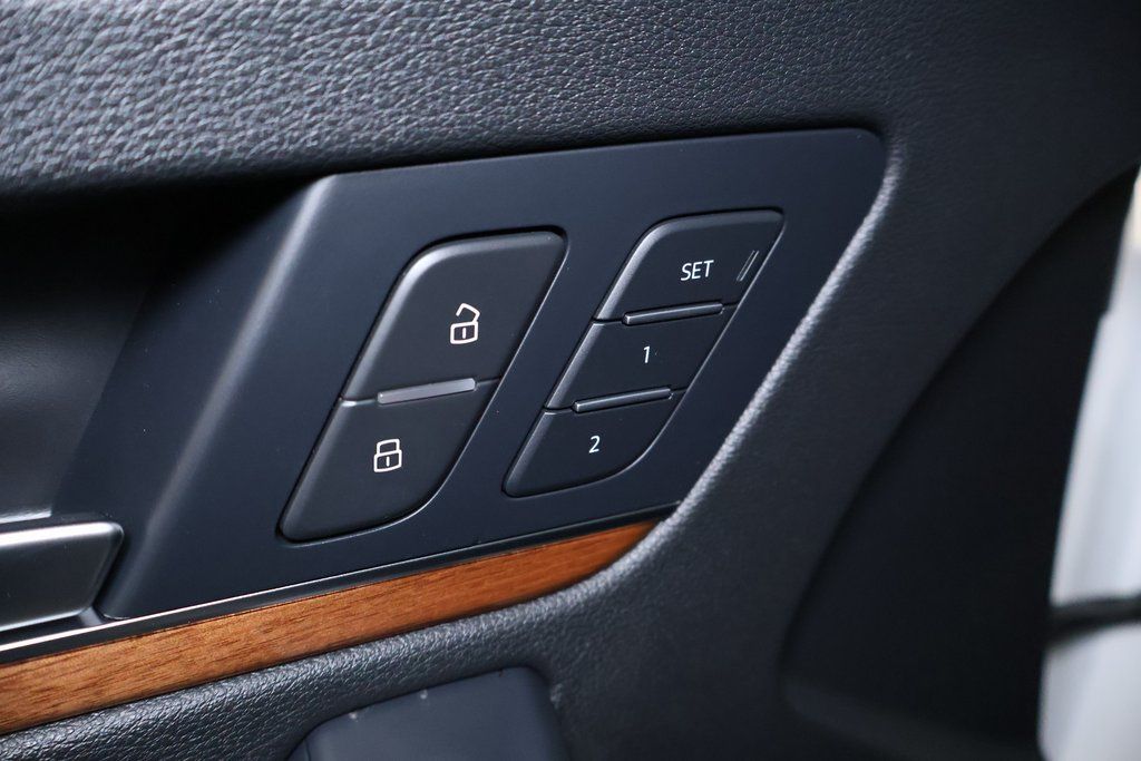 Vehicle image 26 of 43