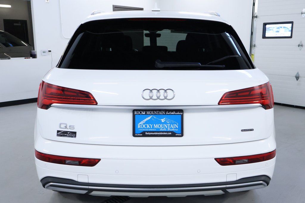 Vehicle image 11 of 43